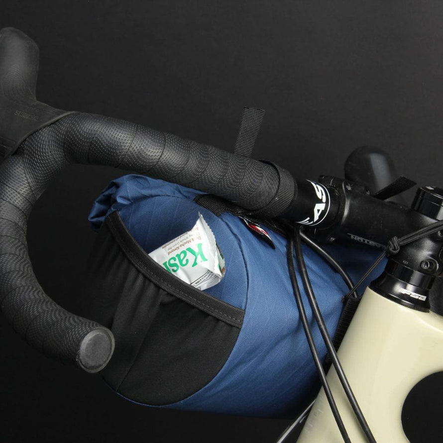 Sacoche de guidon etanche Arkel Burrito bleu avec rangement exterieur pratique pour acces rapide velo