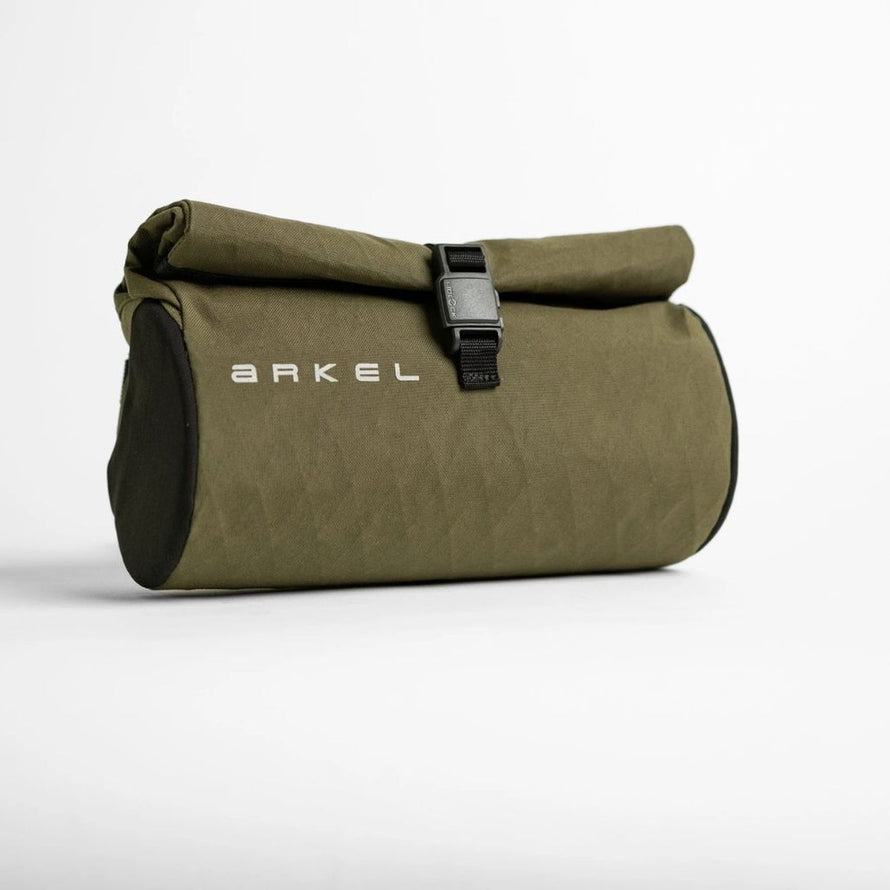 Sacoche de guidon etanche Arkel Burrito taupe avec fermeture rouleau securisee pour velo urbain