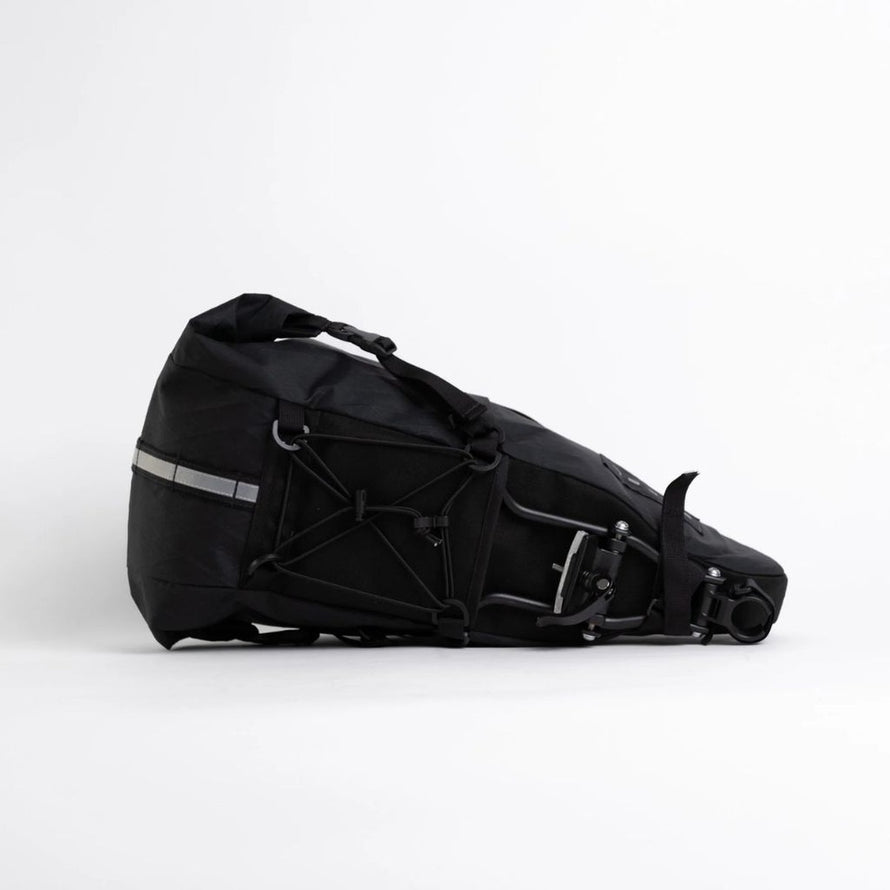 Sacoche de selle bikepacking Arkel Seatpacker noire robuste avec fixation rapide pour cyclotourisme