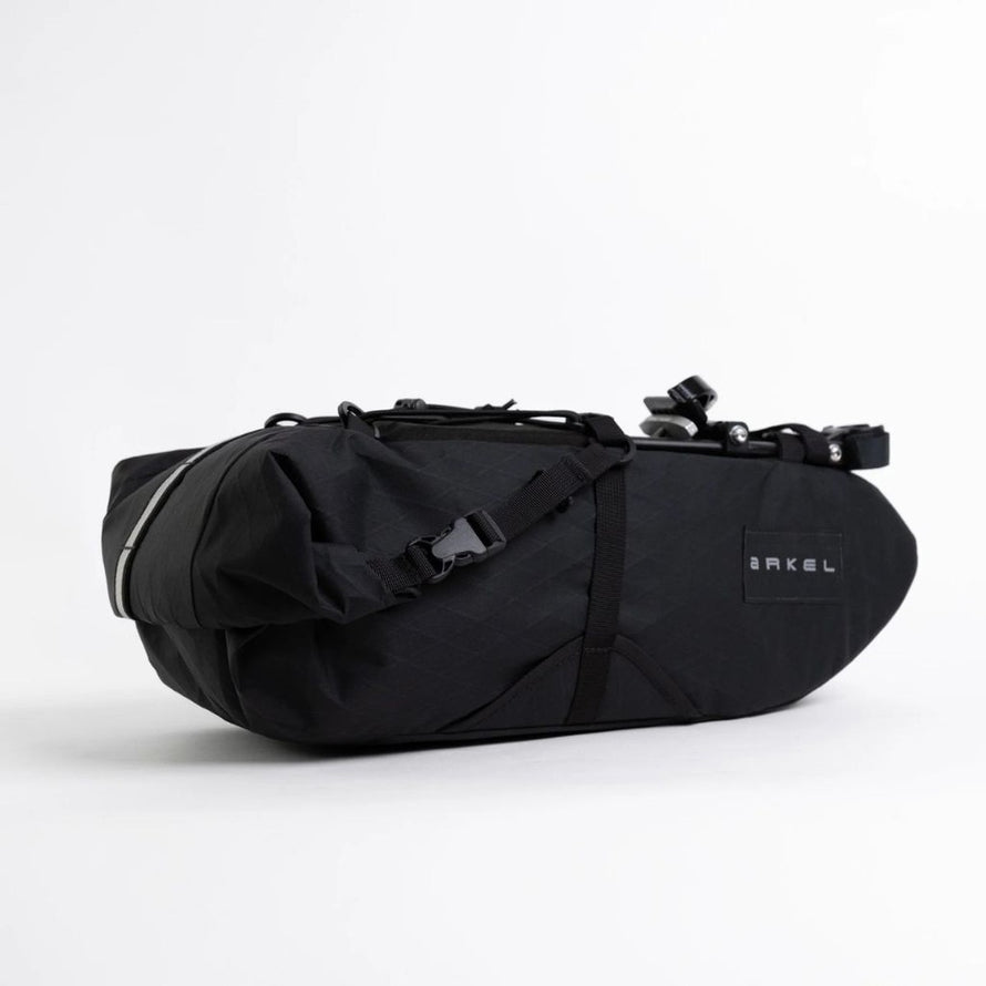 Sacoche de selle bikepacking Arkel Seatpacker noire compacte et résistante pour voyages à vélo