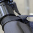 Attache solide de la laisse de securite pour chien modele Globe For You sur remorque velo