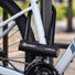 Antivol U Auvray Alarme PRO 120 dB fixé sur cadre de vélo pour une sécurité renforcée