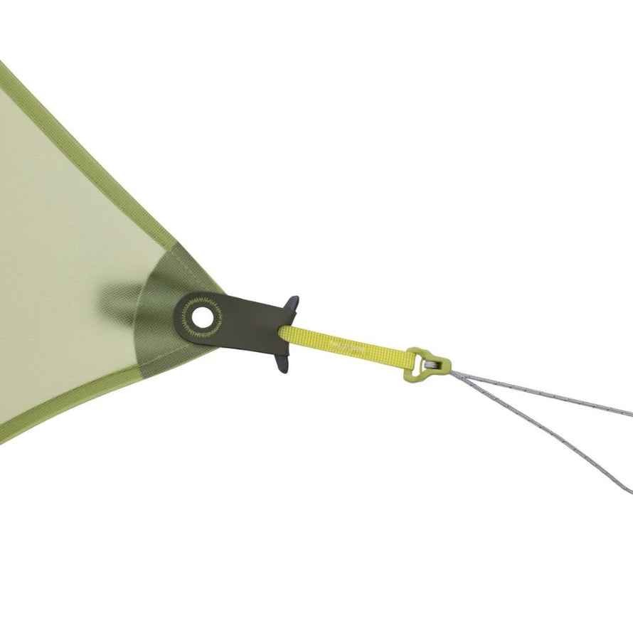 Détail fixation bâche Sea to Summit Evo Escapist, équipement léger pour protection bivouac outdoor
