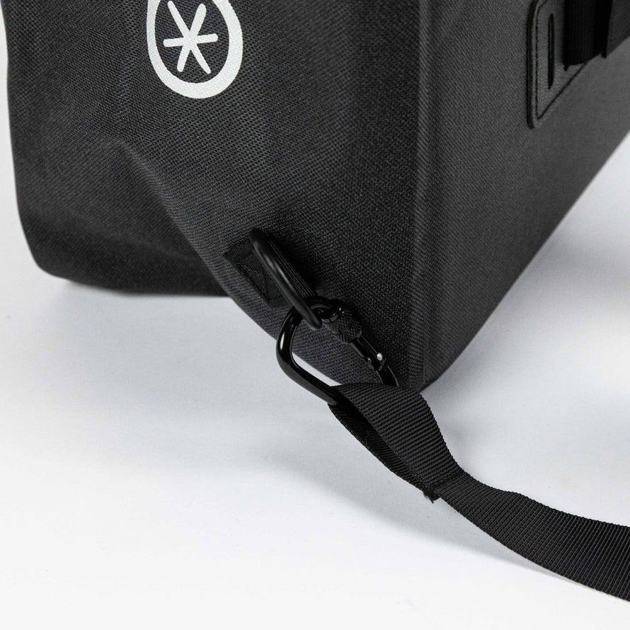 Sac a dos convertible en sacoche velo Badawin Nyx 3-en-1 noir avec systeme de fixation pratique et design ergonomique
