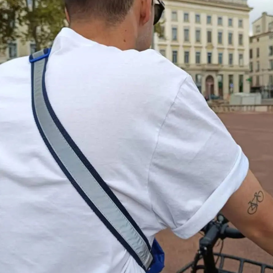 Banane Romane et sa bande réfléchissante