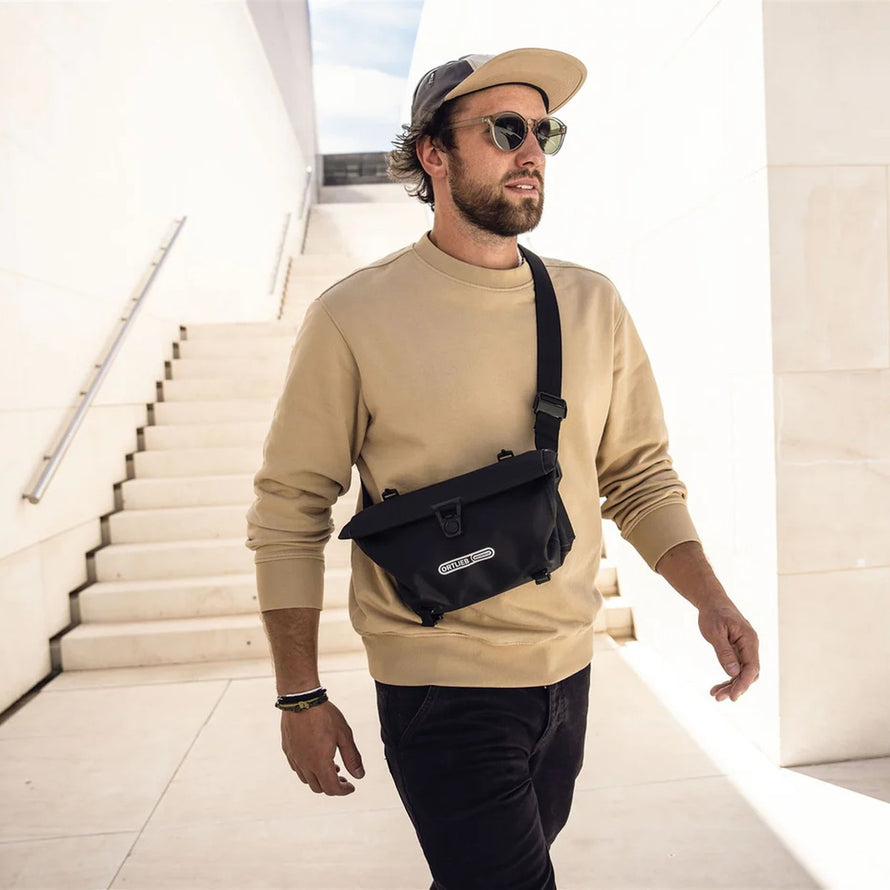 Banane Ortlieb Velo-Sling 3L noire, sacoche convertible et imperméable pour cyclistes urbains