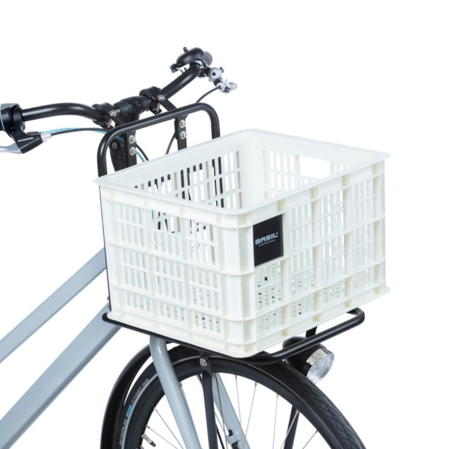 Caisse vélo Basil Crate blanche pour porte-bagages, légère et aérée, idéale pour transporter vos affaires en ville