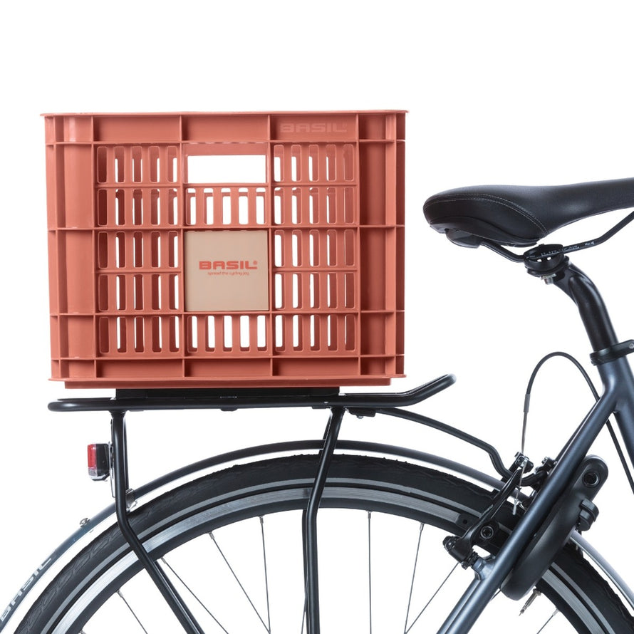 Caisse vélo Basil Crate couleur terra cotta, solide et pratique pour porte-bagages urbain