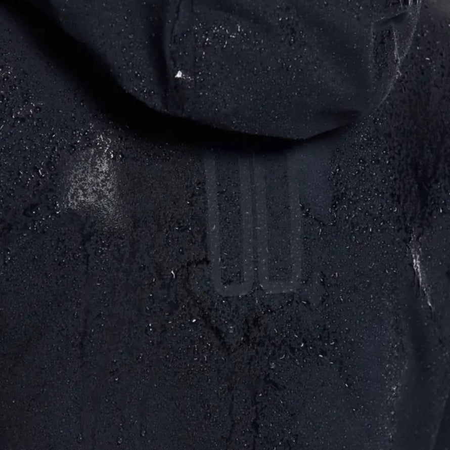 Veste trench-coat imperméable Basil Mosse noire avec capuche, idéale pour cyclistes urbains sous la pluie