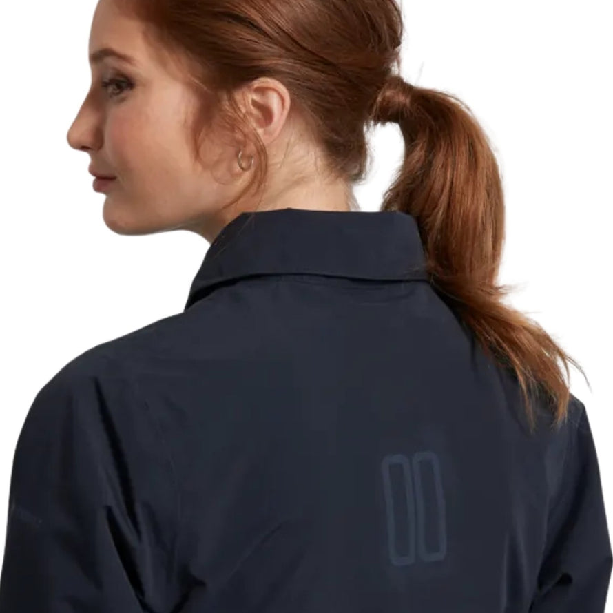 Veste trench-coat imperméable Basil Mosse bleu marine, conçue pour cyclistes urbains recherchant confort et style