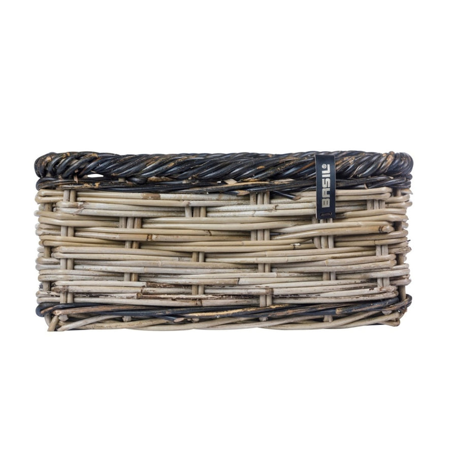 Panier avant en rotin artisanal pour vélo Basil Dijon, alliant charme naturel et robustesse