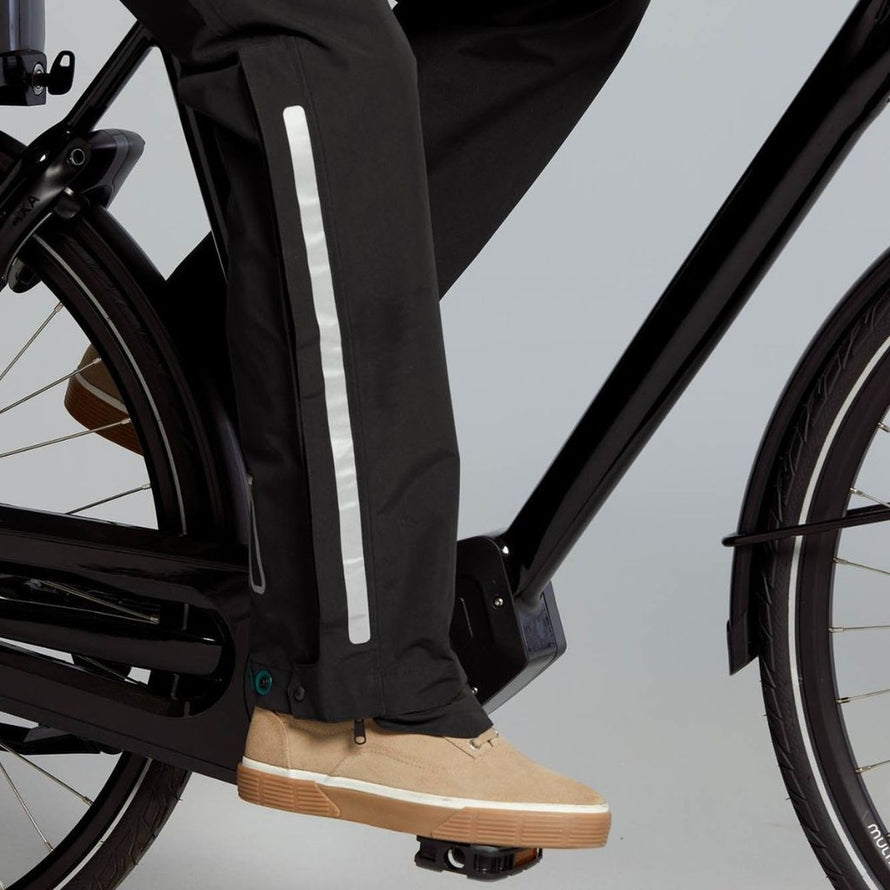 Pantalon pluie Basil Mosse homme avec bandes réfléchissantes pour une meilleure visibilité et protection contre la pluie en vélo urbain