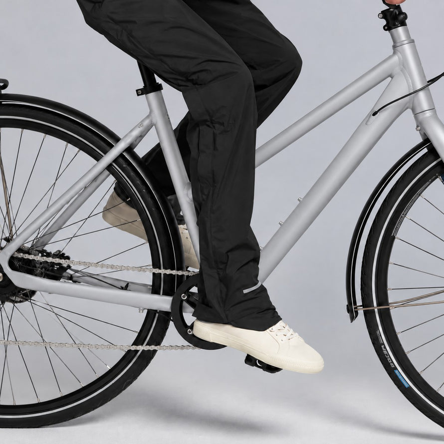Pantalon imperméable Basil Skane pour femme, conçu pour vélo sous la pluie avec confort et protection optimale