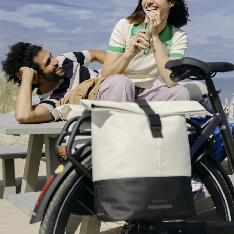 Sacoche double Basil Cove 32L avec fixation MIK, grande capacité et design élégant pour vélo urbain