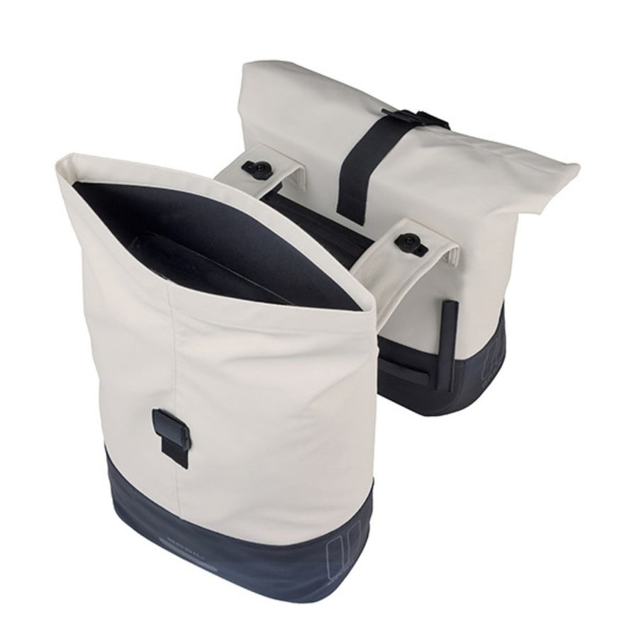 Sacoche double Basil Cove 32L avec fixation MIK, étanche et pratique pour les trajets quotidiens en vélo