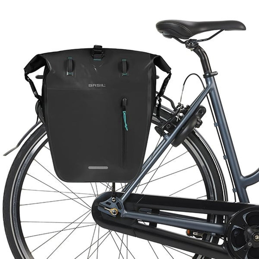 Sacoche Basil Rivo noire avec zip avant étanche et fixation vélo robuste pour usage urbain