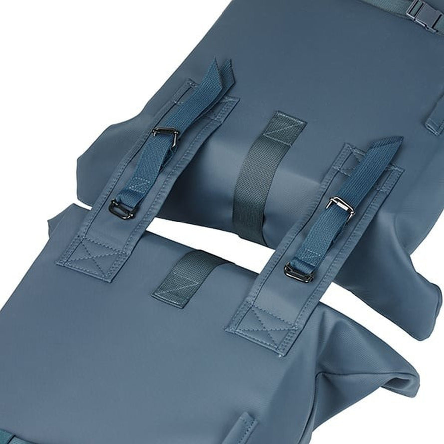 Sacoches doubles Basil Brooklyn 2 x 20,5L couleur steel blue, étanches et adaptées au vélo urbain