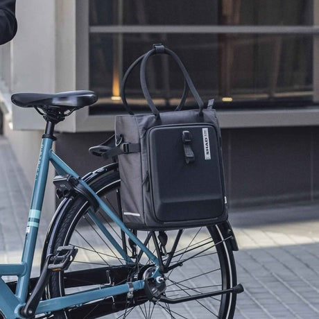 Sacoche Shad Noir sur un porte-bagage