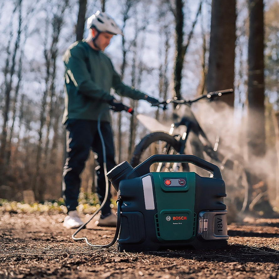 Station de lavage velo portable Bosch Fontus 18V-6 pour nettoyage autonome et pratique du velo en exterieur