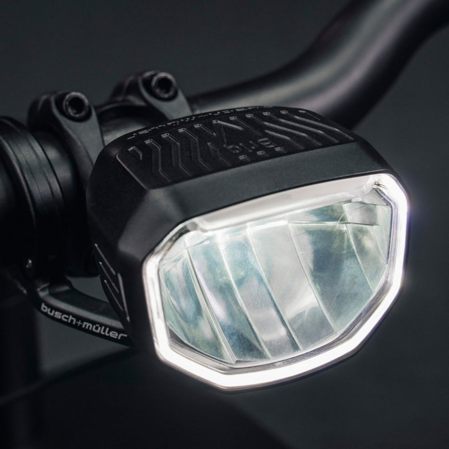 Lumiere avant LED Busch and Muller Briq-M E Highbeam pour velo electrique, eclairage puissant et securite optimale