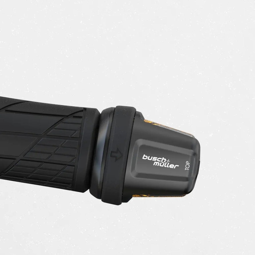 Clignotants velo Busch Muller Turntec T2 a batterie vue detail sur guidon noir pour securite velo