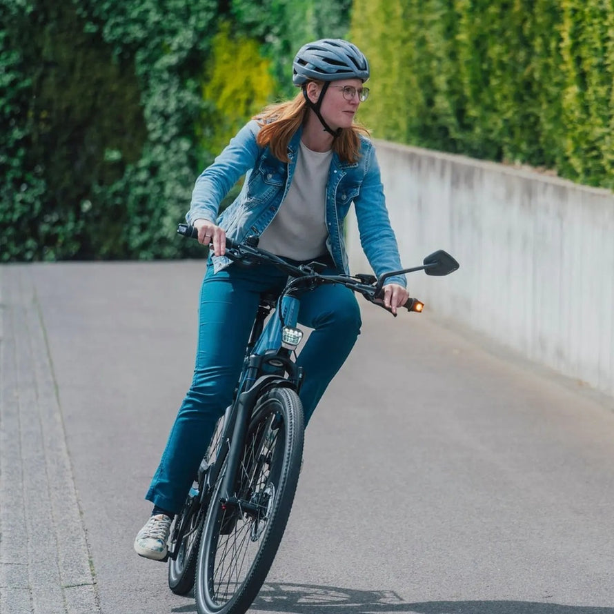 Clignotants velo Busch Muller Turntec T2 a batterie en fonctionnement sur guidon de velo urbain