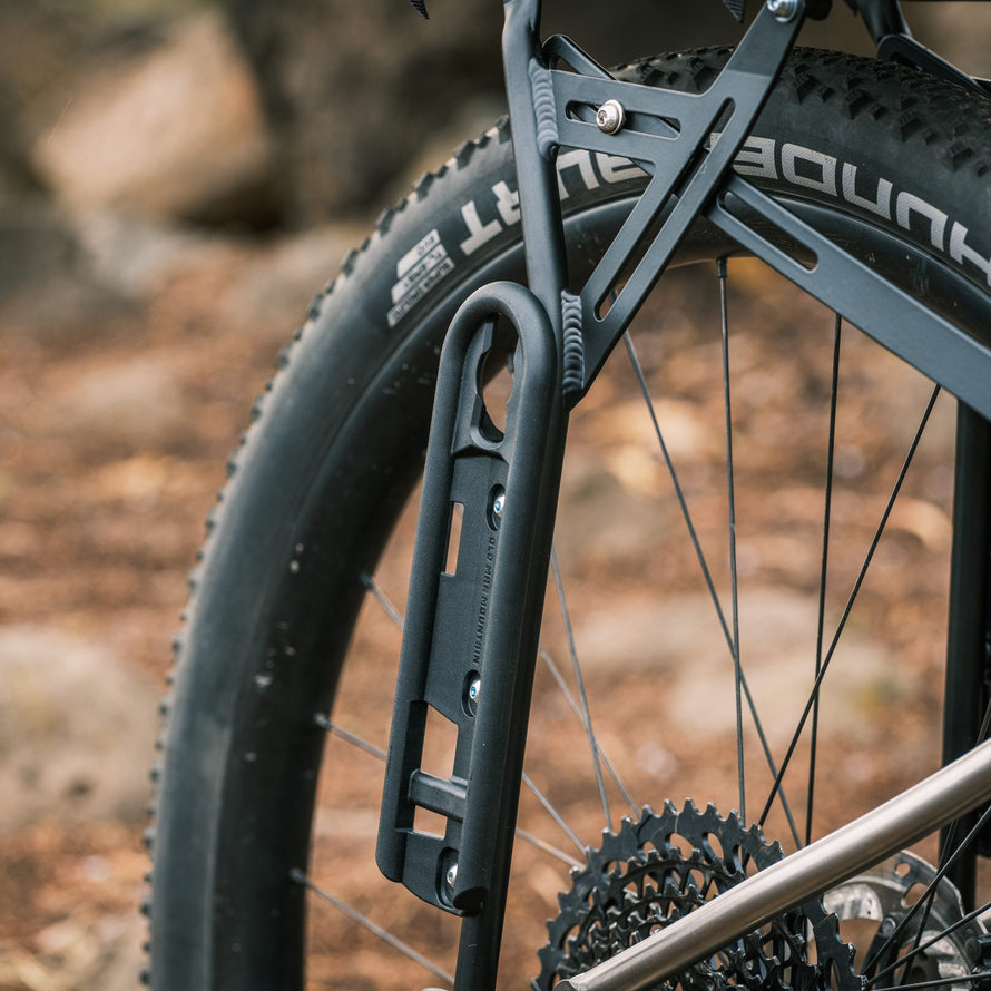 Support cargo robuste pour sacs et bidons, fixation rapide FLiP, compatible Elkhorn, Axle Pack et fixations 3-pack