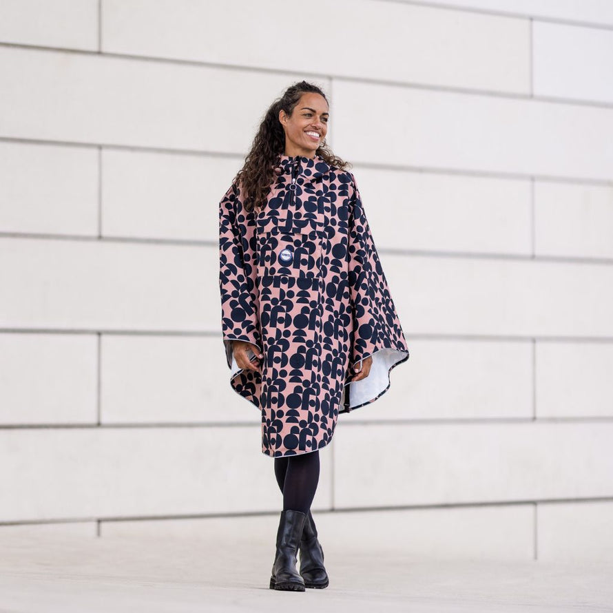 Cape de pluie vélo écoresponsable imperméable urbaine unisexe adulte avec capuche.