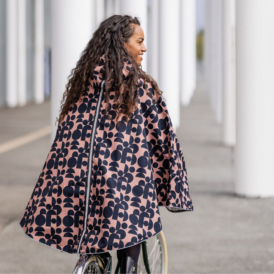 Imperméable vélo urbain adulte unisexe recyclé avec capuche pratique.