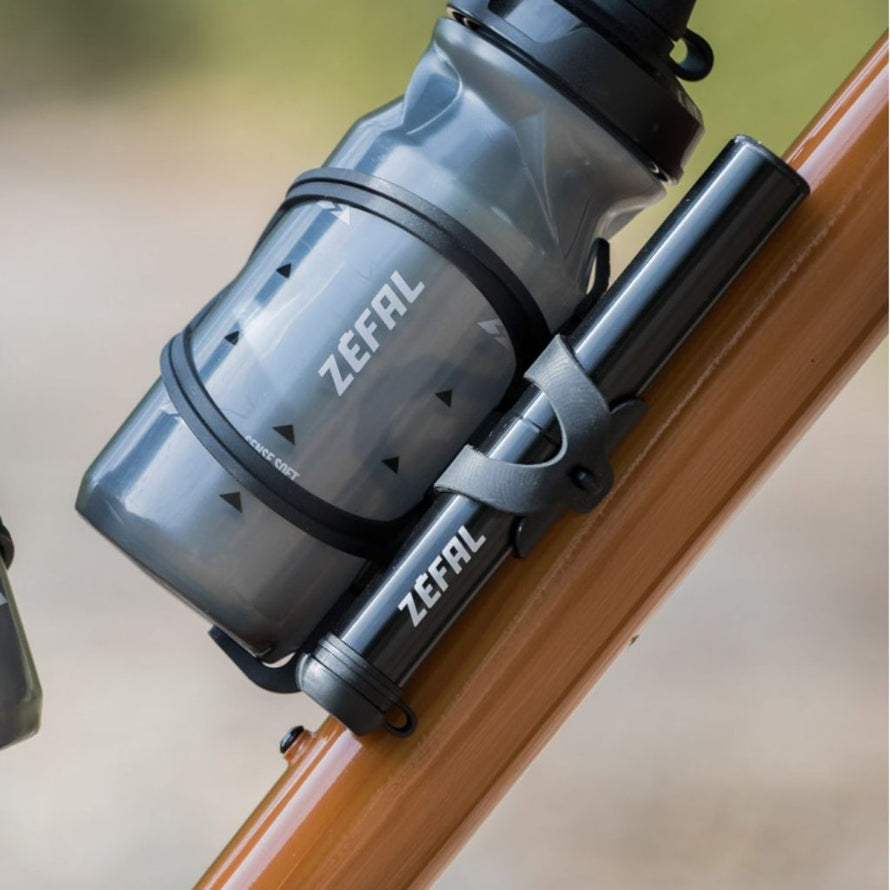 Clip universel de fixation cadre fourni avec la mini-pompe Zéfal Gravel Mini