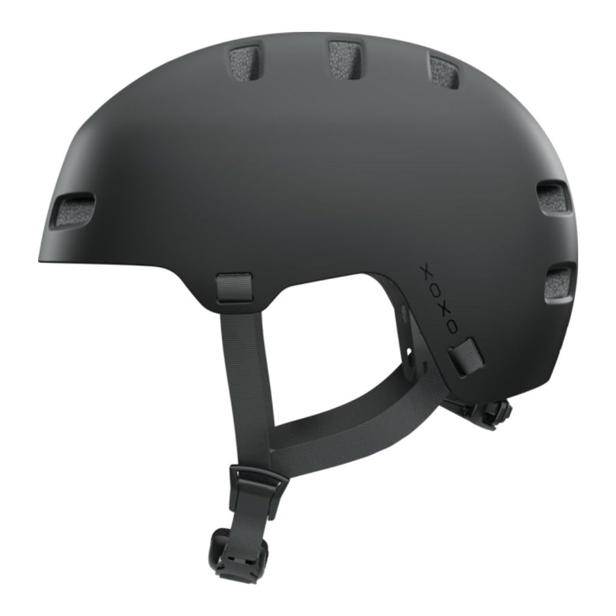 Casque Abus Xoxo noir mat avec coque résistante et sangles noires discrètes