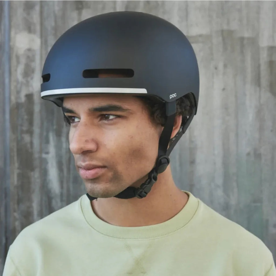 Casque vélo de ville Corpora POC porté de face
