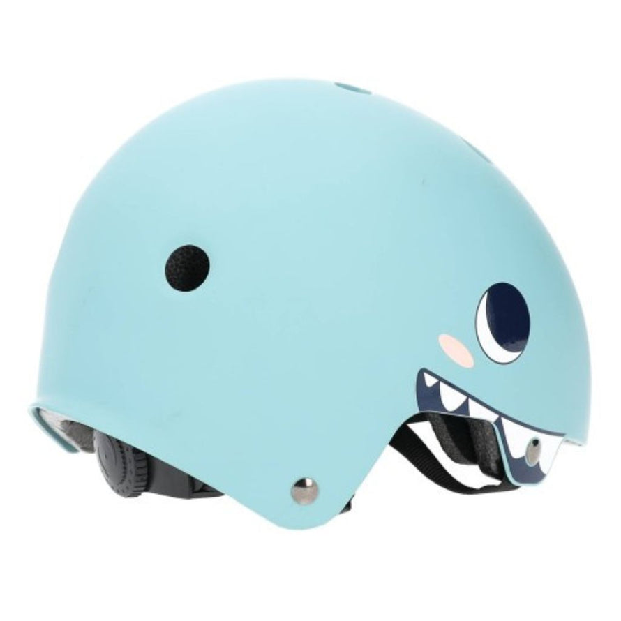 Casque vélo enfant Coolride Shark illustré d’un requin souriant, couleur bleu clair.