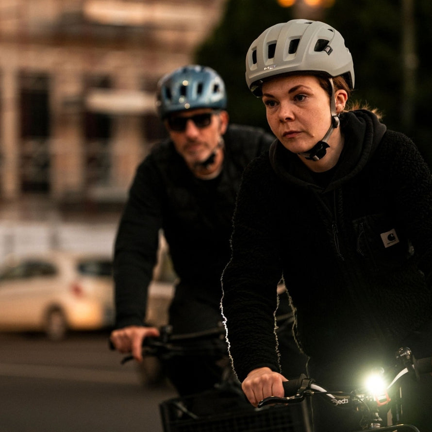 Casque Met E-Mob Mips avec LED integrée pour velo electrique, securite et visibilite en milieu urbain la nuit