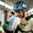 Casque Met Intercity Mips bleu avec visière intégrée pour cyclisme urbain alliant sécurité et confort