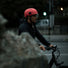 Casque Met Vibe On Mips corail en usage urbain avec visiere pour protection et style moderne