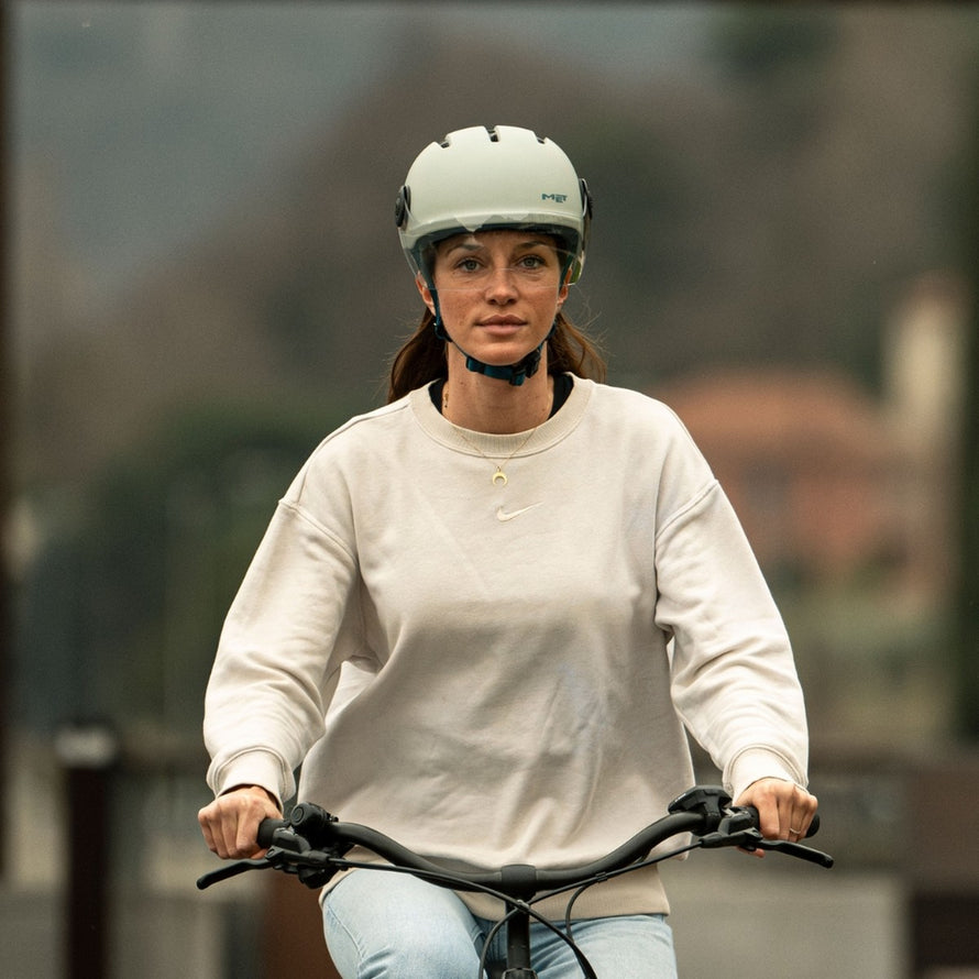 Casque Met Vibe On Mips ecru pour velo electrique urbain alliant securite et confort moderne