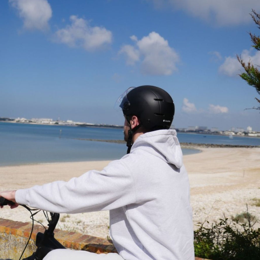 Casque CoolRide Trendyà visière  avec coque in Mold et système Headlock noir confortable