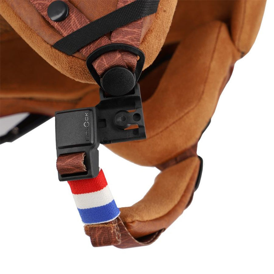 Fermeture securisee Fidlock avec sangle tricolore sur casque urbain Optimiz O404 pour velo en ville