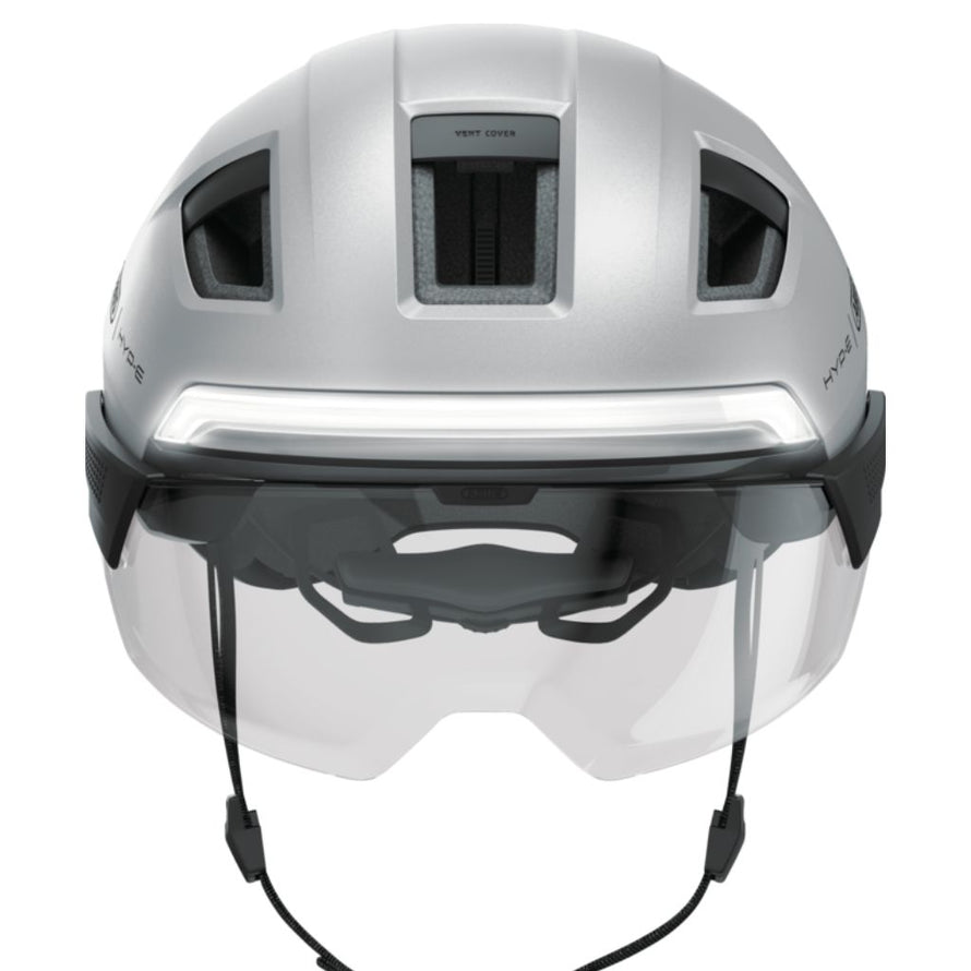 Face avant du casque Abus Hyp-E Ace équipé d’une visière relevable anti-vent et d’une lumière led frontale discrète