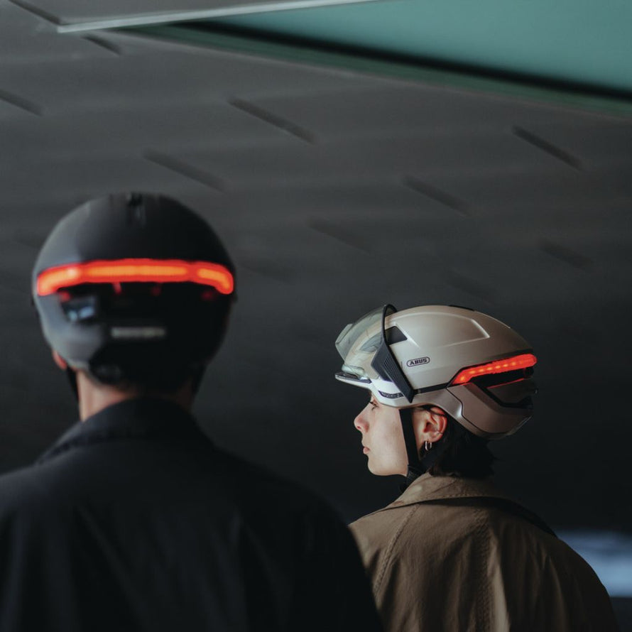 Casque vélo électrique Abus  Hype-e lumineux éclairage visibilité clignotant Fidlock Zoom Spin In Mold Hard Shell