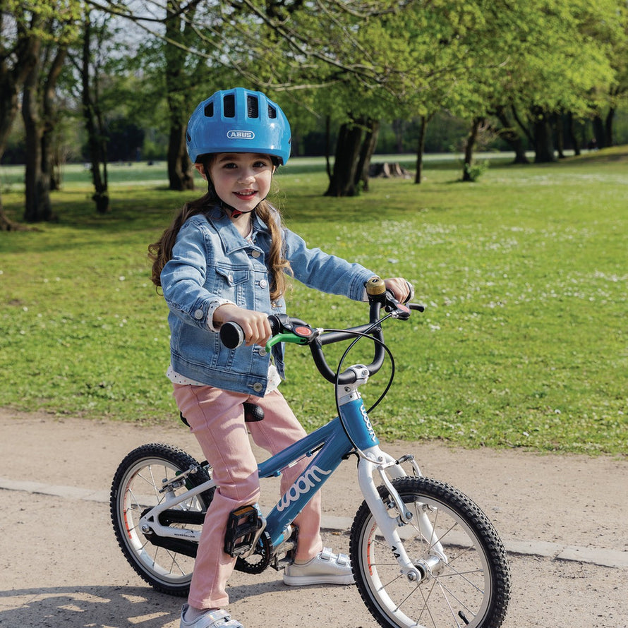Casque vélo bébé Abus Smiley 3.0 shiny bleu clair, sécurité et confort pour premiers tours de roue