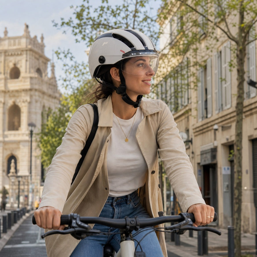 Casque velo lumineux Contex Como 33 de la marque 33 avec leds et visiere pour securite urbaine optimale