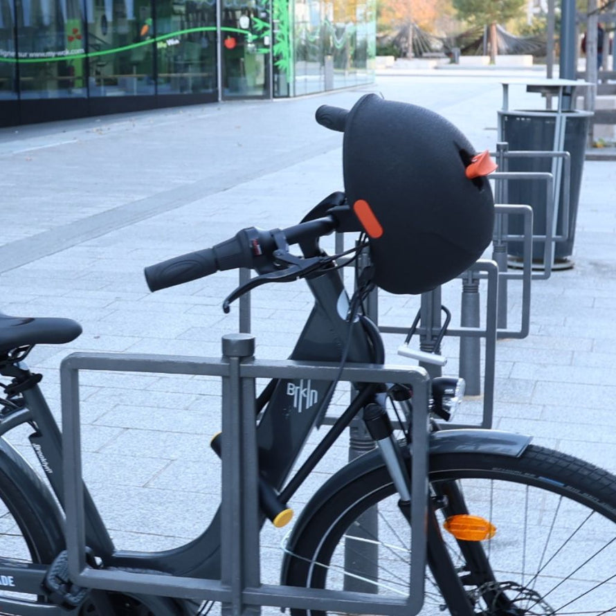 Laissez votre casque en sécurité sur votre vélo sans vous encombrer