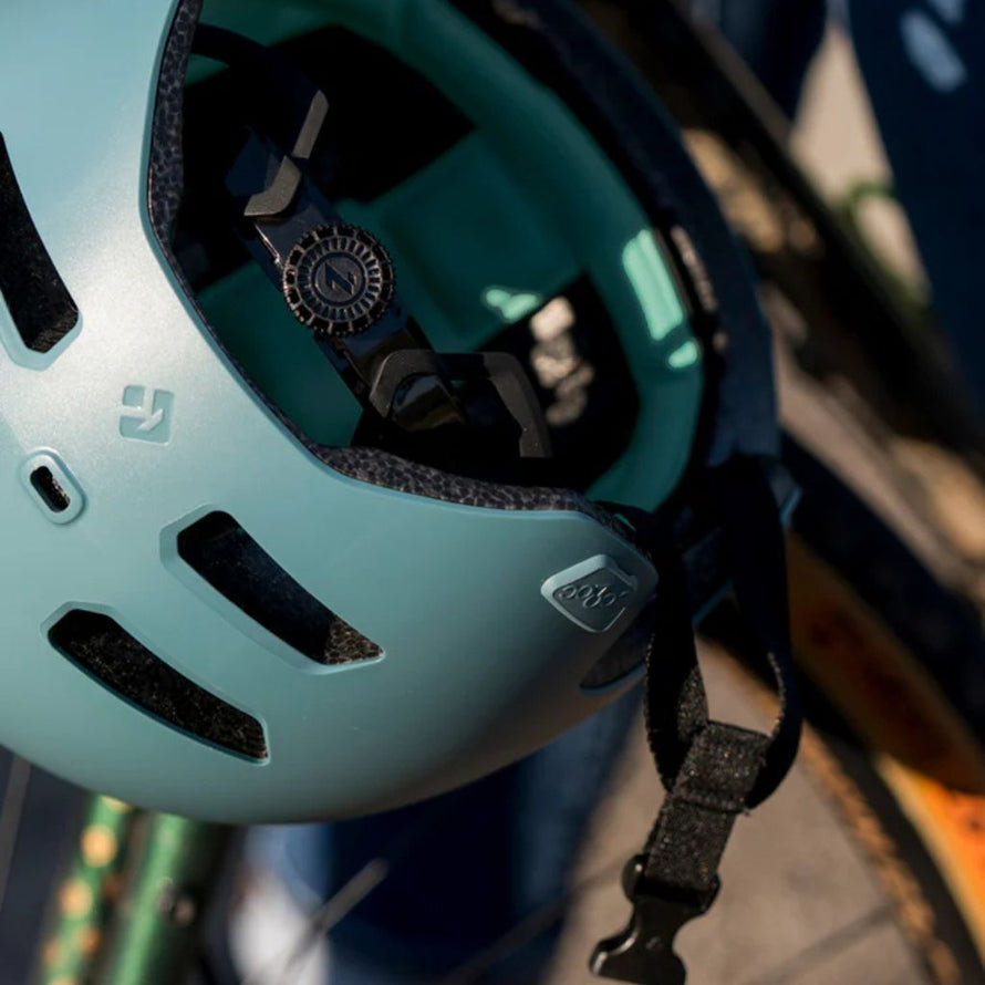 Casque vélo enfant ado GoFluo Maze Lazer protection optimale kineticore design urbain khaki