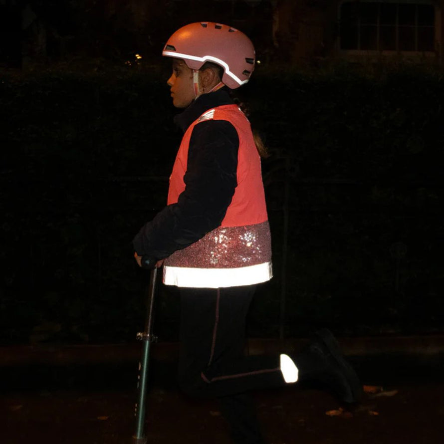 Casque vélo enfant ado GoFluo Maze Lazer haute visibilité protection optimale kineticore design urbain vue de nuit