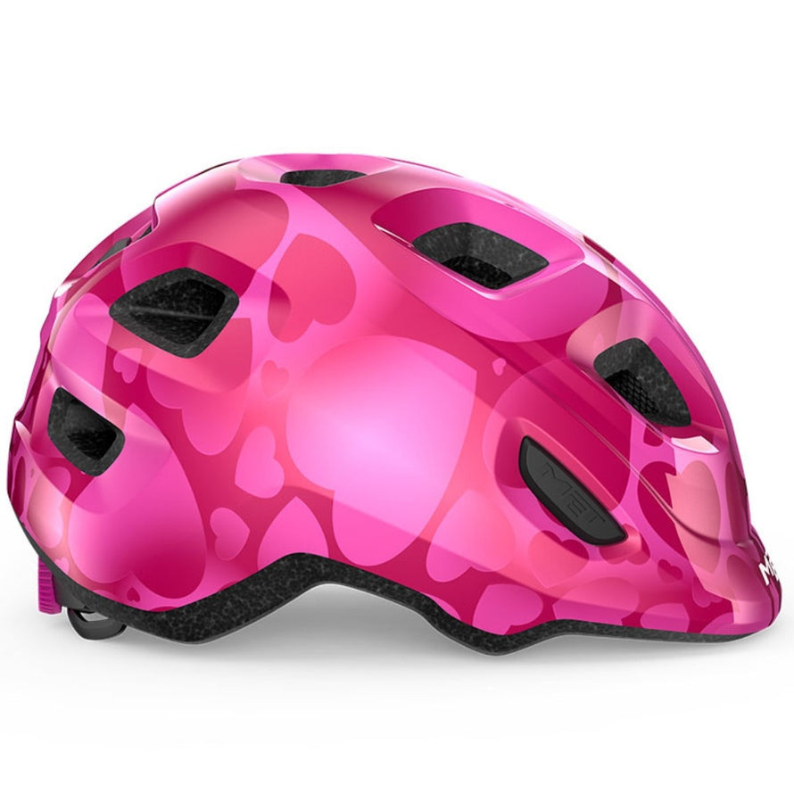 Casque vélo enfant Hourra MET rose avec motifs coeurs, compatible siège vélo enfant pour sécurité et confort optimal