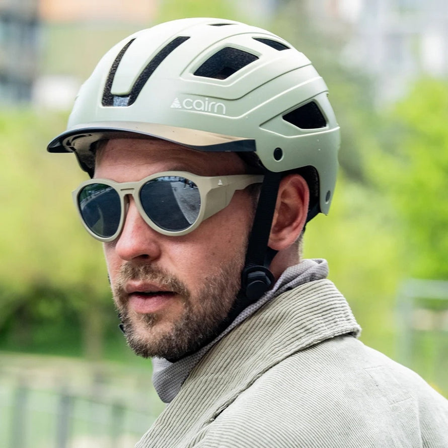 Casque vélo Cairn Clarke 7896 avec lumière LED intégrée pour sécurité et style en milieu urbain