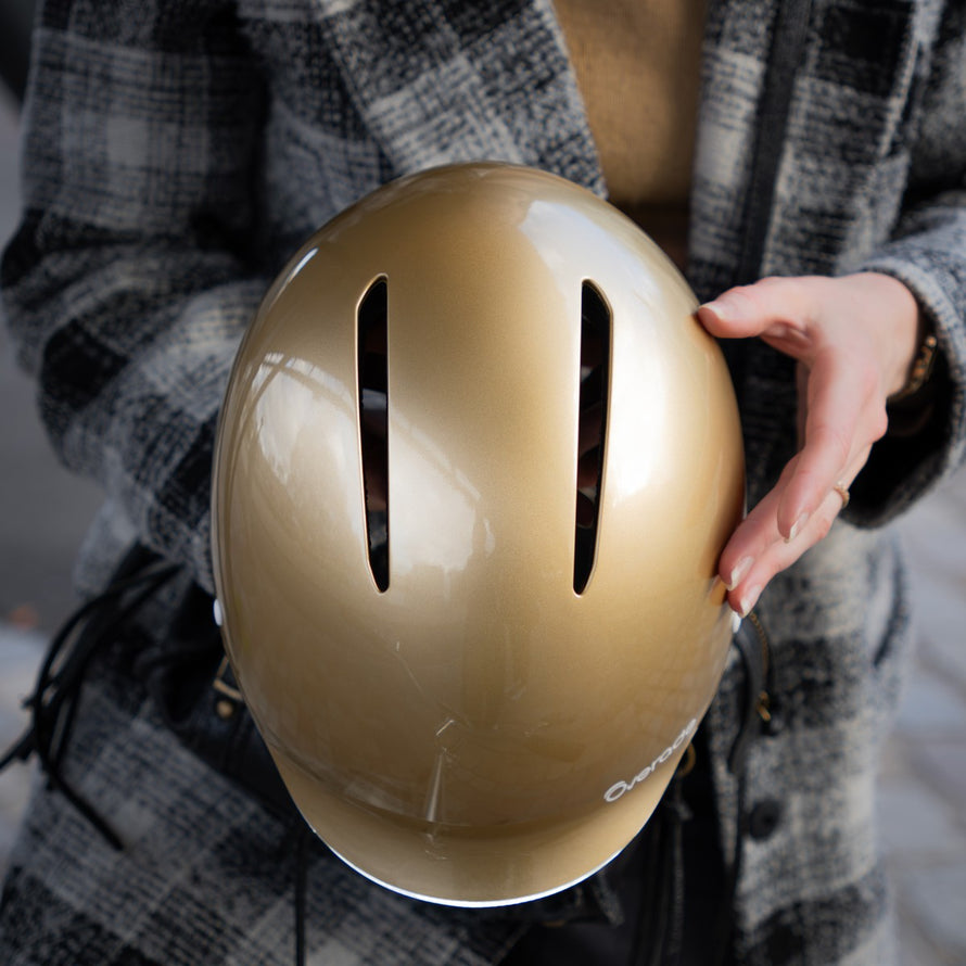 Casque vélo Overade Life or avec visière lumineuse et clignotants intégrés pour sécurité urbaine femme