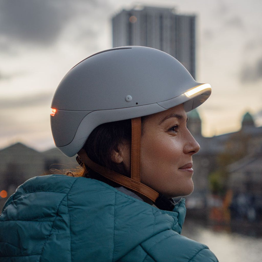 Casco da bici luminoso con indicatori di direzione – Overade Life